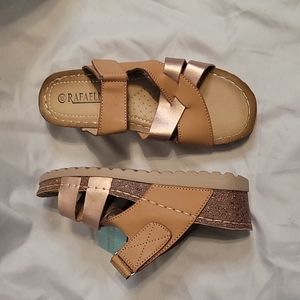 NWT Ladies Tan Raffaello Sandals size 39